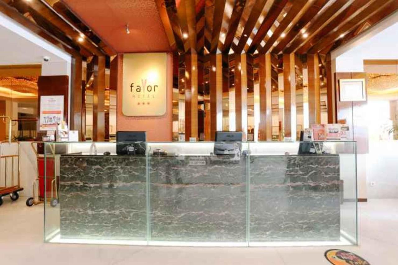 Favor Hotel Makassar City Center By Life Exterior photo