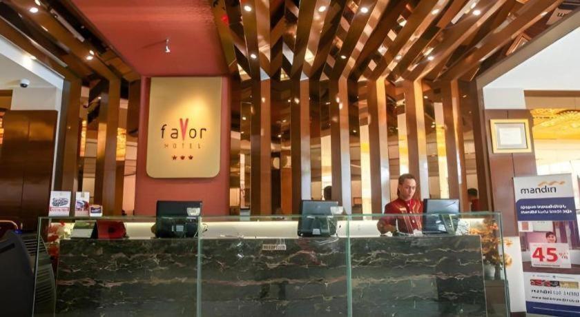 Favor Hotel Makassar City Center By Life Exterior photo